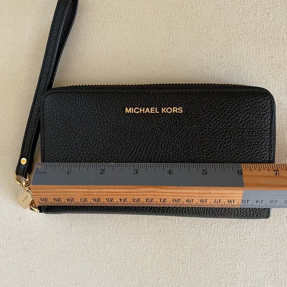 Michael Kors Black Leather Wallet/Wristlet - Picture 5 of 8